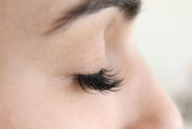 Wimpern nach einer Wimpernverlängerung